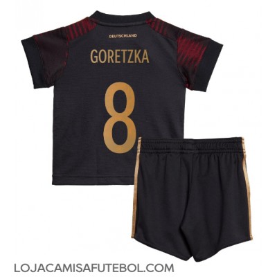 Camisa de Futebol Alemanha Leon Goretzka #8 Equipamento Secundário Infantil Mundo 2022 Manga Curta (+ Calças curtas)